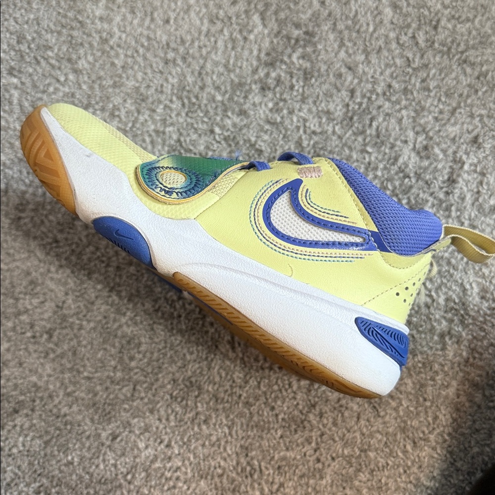 Nike Kids Team Hustle Basketball Sneaker - sz 13 (slide on- no tying laces!)